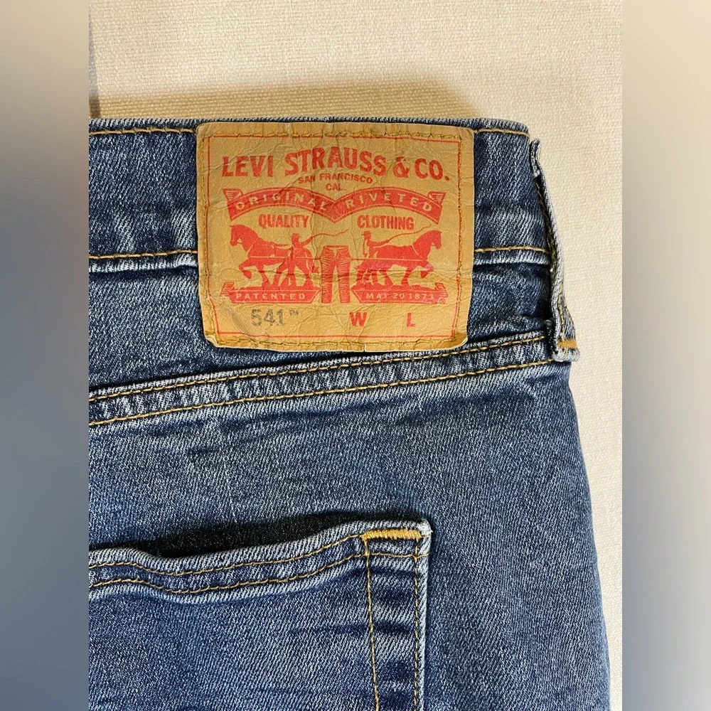 Levi’s 541 Athletic Fit Jeans Mens 52x29 Blue Stretch Tapered Denim